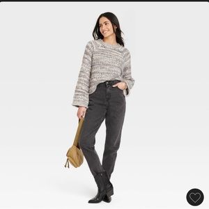 Beautiful crew neck pull over sweatshirt